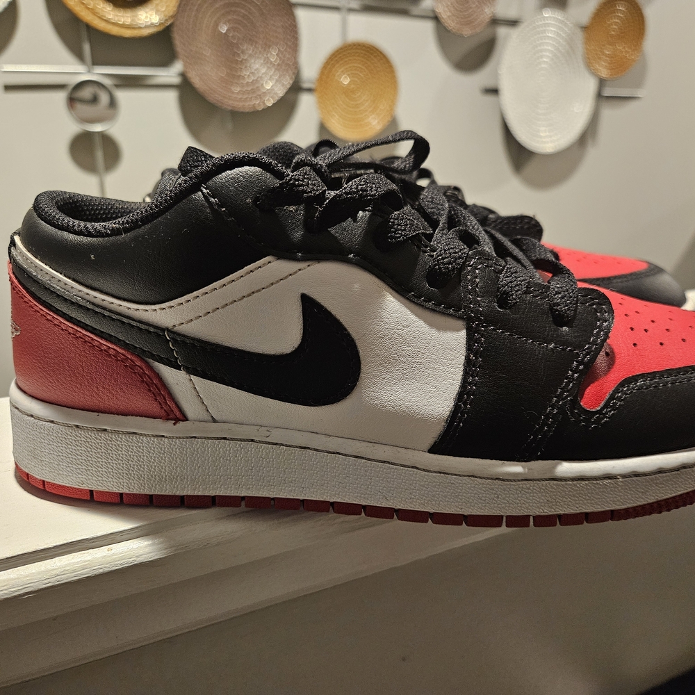 Nike Kids Black and Red Sneakers
